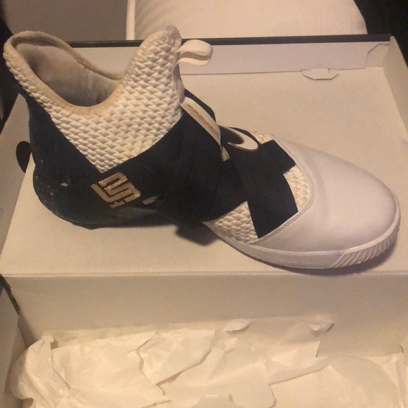 Too big - Picture 3 of 4